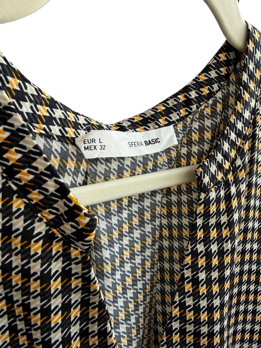 Retrend black, beige, and camel houndstooth print fluid blouse with a Tunisian collar and long sleeves, size L.
