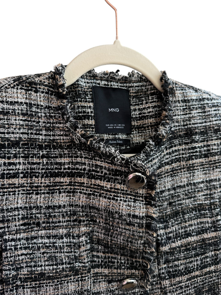 Retrend Mango black and beige tweed jacket XS, short structured cut with frayed edges and metallic buttons.