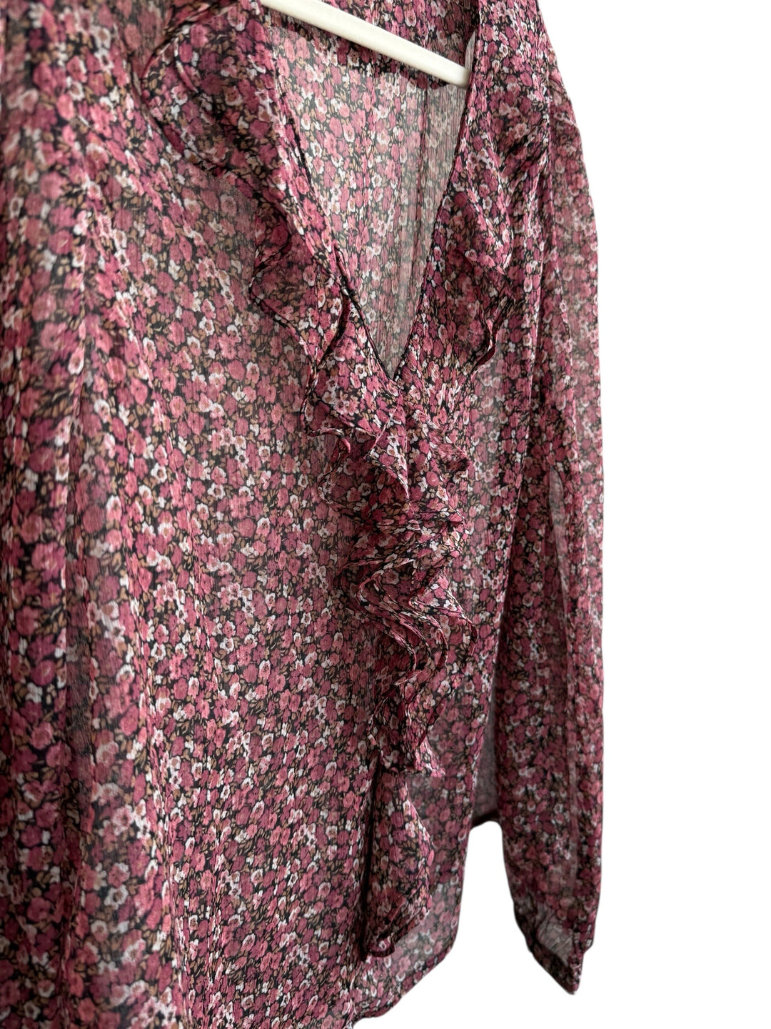 ReTrend pink floral print chiffon blouse with ruffled V-neck and long sleeves, size 44.