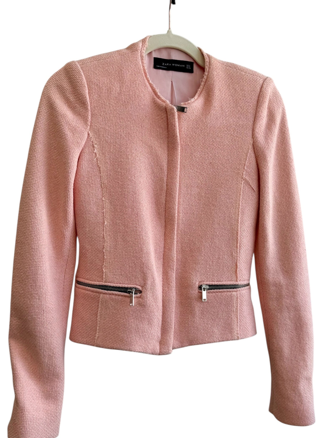 ReTrend pink textured short jacket with zip details and round neck. Elegant, fitted, and modern.