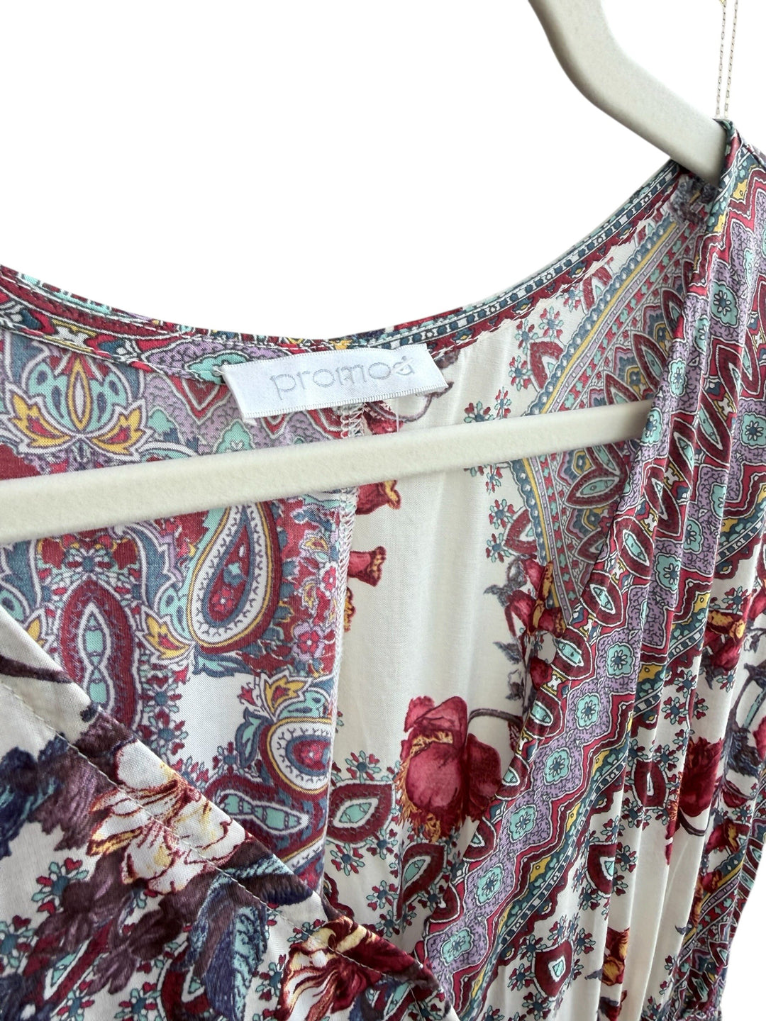 Promod boho wrap dress size M, white with multicolour paisley and floral print, short sleeves.