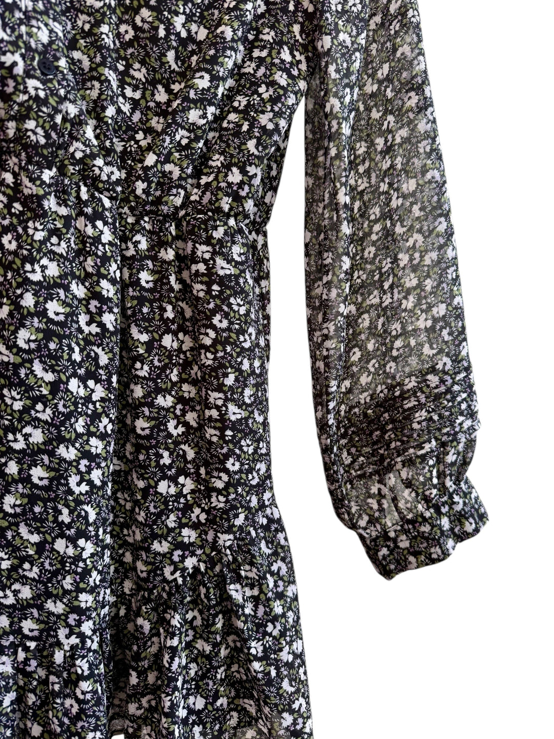 Robe Loavies noire à imprimé fleuri, col montant, manches longues transparentes et volantée. Taille S.