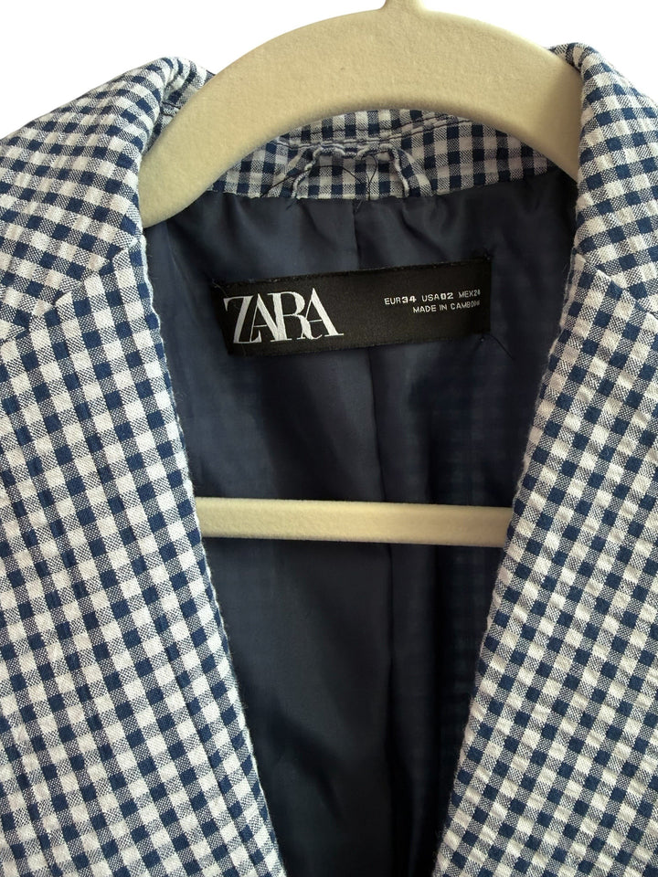 ReTrend Zara blue and white gingham fitted blazer with single button and tailored collar, size 34.