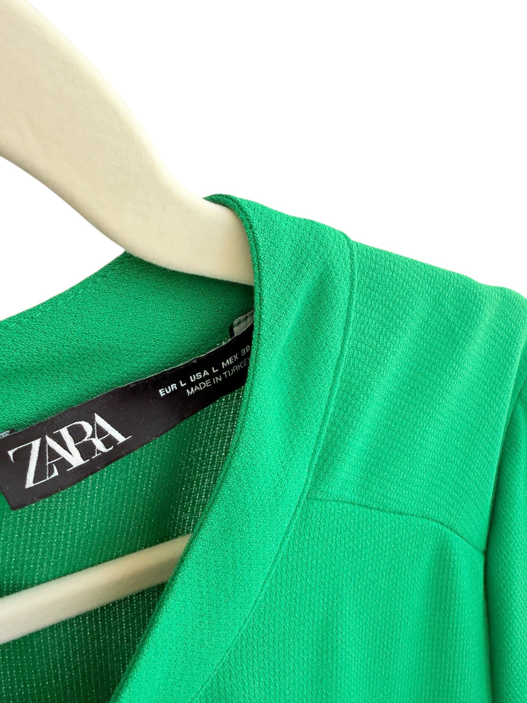ReTrend Zara green midi dress, size L, with 3/4 sleeves and decorative front buttons. Fluid cut for a chic, casual look.