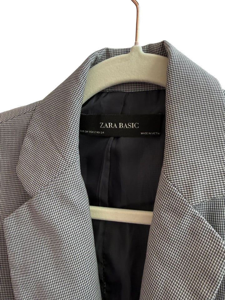 ReTrend Zara grey micro-patterned fitted blazer with a single button and tailored collar.