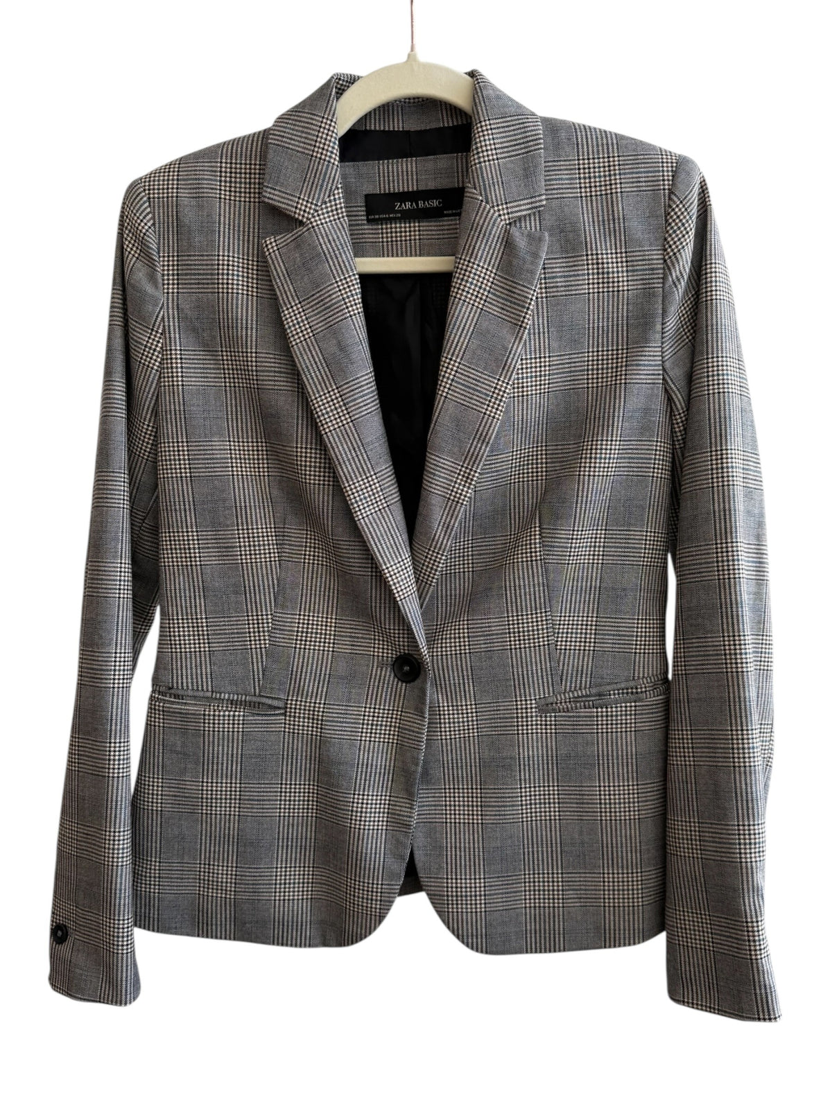 ReTrend Zara grey and beige Prince of Wales check blazer, size M. Elegant, structured, single-breasted with button closure.