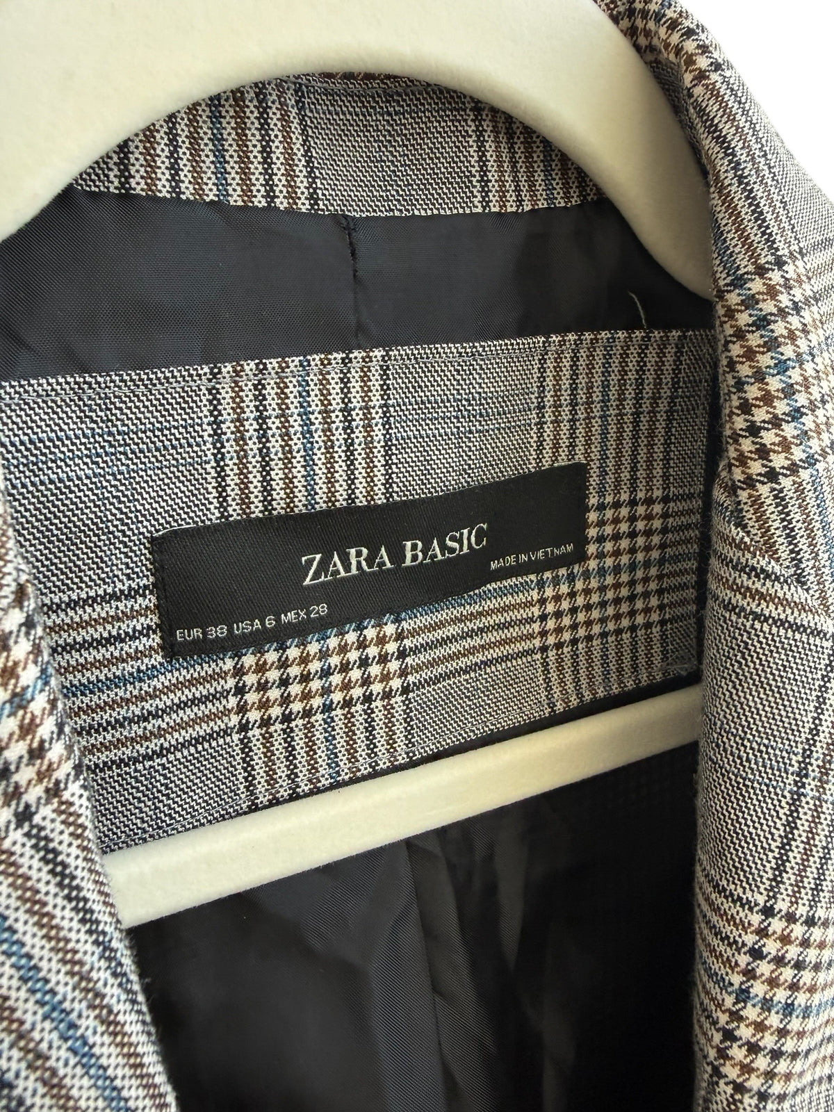 ReTrend Zara Prince of Wales check blazer in grey and beige, size M. Elegant, structured, and timeless.
