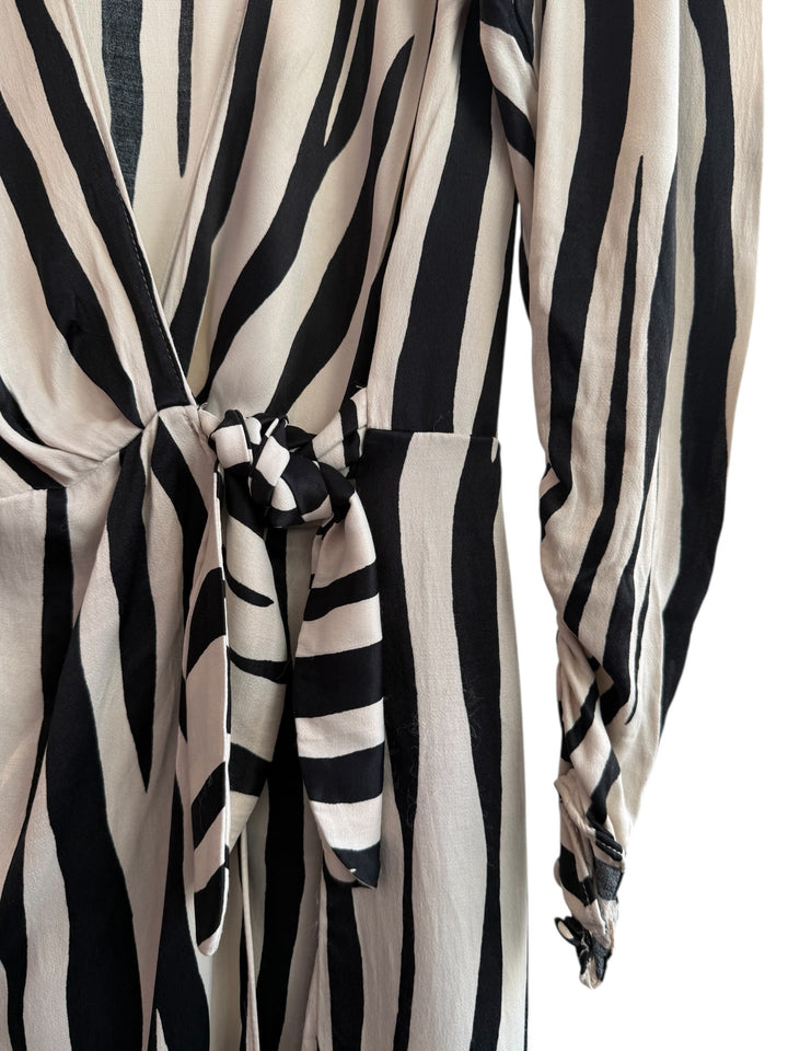ReTrend Zara beige and black striped wrap dress, size M, with tie waist and integrated shorts.